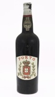 Lote 498 - VINHO DO PORTO - Garrafa de Vinho do Porto, (750ml aprox.). Nota: rótulo sem indicação de produtor ou colheita com as Armas Reais Portuguesas