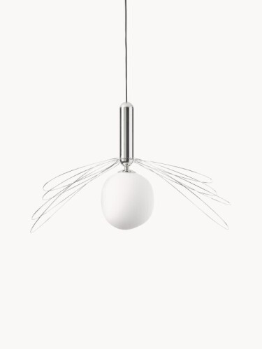 Lote 28 - Candeeiro pendente que apresenta uma estrutura de metal adornado com elementos decorativos e uma esfera de lâmpada de vidro em forma orgânica. O abajur é branco, enquanto a estrutura, a canópia e os elementos decorativos têm acabamento prateado 