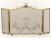 Lote 163 - GUARDA FOGO - Em metal dourado com painel central e dois volantes. Dim: 57x55x20 cm