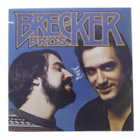 Lote 71 - THE BRECKER BROS. - "DON´T STOP THE MUSIC" - Disco de vinil, LP de 33 rpm, de 1977, editora Arista, capa em bom estado com um pequeno corte e disco sem sinais de uso. Inclui encarte de origem. Editado nos Estados Unidos da América