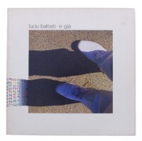 Lote 77 - LUCIO BATTISTI E GIA - "NUMERO 1" - Disco de vinil, LP de 33 rpm, de 1986, editora Alisio Records, capa em bom estado, com marca da etiqueta e disco sem sinais de uso. Inclui encarte de origem. Editado na Itália