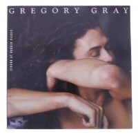 Lote 114 - GREGORY GRAY - "STRONG AT BROKEN PLACES" - Disco de vinil, LP de 33 rpm, de 1990, editora ATCO, capa em bom estado e disco sem sinais de uso. Fabricado e editado nos Estados Unidos da América