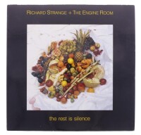 Lote 179 - RICHARD STRANGE + THE ENGINE ROOM - "THE REST IS SILENCE" - Disco de vinil, LP de 33 rpm, de 1989, editora World Music, capa em bom estado com alguns siniais de armazenamento e disco sem sinais de uso. Editado na Alemanha