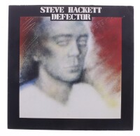 Lote 185 - STEVE HACKETT - "DEFETOR" - Disco de vinil, LP de 33 rpm, de 1980, editora The Famous Charisma Label. Capa em bom estado e disco sem sinais de uso. Fabricado e editado na Holanda