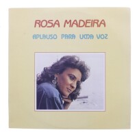 Lote 240 - ROSA MADEIRA - "APLAUSO POR UMA VOZ" - Disco de vinil, LP de 33 rpm, de 1985, editora La Voix de son Maitre, capa e disco com sinais de armazenamento.