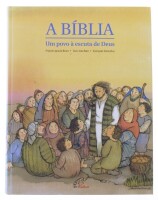 Lote 42 - "A BÍBLIA", LIVRO - " A Bíblia - Um povo à escuta de Deus". livro de capa dura, de João Baró e ilstração de Maria Rius, edição Paulinas. Nota: com sinais de uso e armazenamento