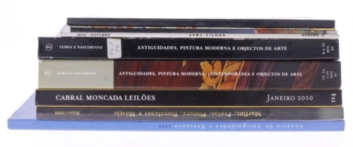 Lote 53 - CATÁLOGOS - Conjunto de 9 livros de catálogos de leiloeira e antiguidades. Nota: com sinais de uso e armazenemento