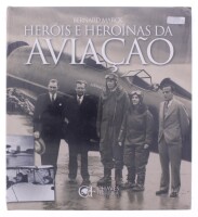 Lote 95 - HERÓIS E HERÓINAS DA AVIAÇÃO, LIVRO - Por Bernard Marck.Edição de Chaves Ferreira, livro de capa dura. Dim: 29x27 cm. Selado