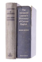 Lote 143 - LIVROS - Conjunto de 2 livros de capa dura com os seguintes títulos "The advanced learner´s dictionary of current english", de Oxford Universaty e "Os Aventureiros ", por Harold Robbins e edição Editorial Ibis. Nota: com sinais de uso e armazen