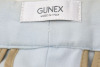 Lote 102 - GUNEX, CALÇAS DE SENHORA - Modelo em tecido azul claro de algodão e elastanho, com fecho e bolsos, Made in Italy. Etiqueta com pvp de € 252. Tamanho 48. Nota: sem uso, sinais de armazenamento - 4