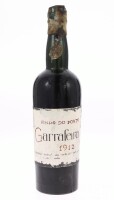 Lote 18 - PORTO REAL COMPANHIA 1912 - Garrafa de Vinho do Porto, Garrafeira, Reserva 1912, Real Companhia Vinicola do Norte de Portugal, (750ml). Nota: garrafa idêntica àm venda por € 482. Nota: rótulo retocado. Consultar valor indicativo em https://www.c