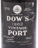 Lote 23 - PORTO DOW'S VINTAGE 1962 - Garrafa de Vinho do Porto, Vintage 1962, Silva Cosens, (750ml). Garrafa idêntica à venda por € 475. Nota: consultar valor indicativo em https://www.garrafeiranacional.com/1962-dow-s-vintage-porto.html - 3