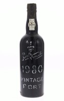 Lote 40 - PORTO REAL VINICOLA VINTAGE 1980 - Garrafa de Vinho do Porto, Vintage 1980, Real Companhia Vinicola do Norte de Portugal, (750ml - 20%vol.). Nota: garrafa idêntica à venda por € 92.25. Consultar valor indicativo em https://www.agarrafeiradefatim