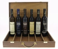 Lote 42 - HERDADE DO ESPORÃO, CAIXA DE PROVA - Conjunto de 6 garrafas de Vinho Tinto composto por uma garrafa de Roupeiro 2000, uma garrafa de Bastardo 1999, uma garrafa de Touriga Nacional 1999, uma garrafa de Aragonês 1998, uma garrafa de Trincadeira 19