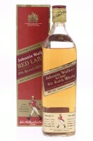 Lote 74 - WHISKY JOHNNIE WALKER - Garrafa de Whisky, Red Label, Old Scotch Whisky, John Walker and Sons, Escócia, (750ml - 40%vol.). Nota: garafa antiga, em caixa de cartão original