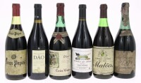 Lote 114 - GARRAFAS DE VINHO TINTO - 6 garrafas de vinho Tinto sendo 1 de Dão São Domingos 1965, 1 de Vieux Papes, 1 de Dão Grão Vasco, 1 de Dão Terras de Penalva 2005, 1 de Matões Selecção da Colheita de 1989 e 1 de Santaneiro, (750ml)