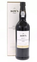 Lote 259 - PORTO DOW'S LBV 2011 - Garrafa de Vinho do Porto, Late Bottled Vintage 2011, Symington Family Estates, Vila Nova de Gaia, (750ml - 20%vol.). Nota: em caixa de cartão original