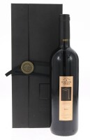 Lote 293 - HERDADE DO PESO ÍCONE 2014 - Garrafa de vinho Tinto, Alentejo DOC 2014, Sogrape Vinhos, (750ml - 14%vol.). Nota: garrafa idêntica à venda por € 75. Em caixa estojo original. Consultar valor indicativo em https://www.garrafeiranacional.com/2014-