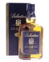 Lote 332 - WHISKY BALLANTINE'S 12 ANOS - Garrafa de Whisky, Gold Seal, Special Reserve Scotch Whisky, George Ballantine & Son, Scotland, (700ml - 40%vol.). Nota: em caixa de cartão original