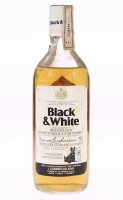 Lote 382 - WHISKY BLACK & WHITE - Garrafa de Whisky, Choice Old Scotch Whisky, James Buchanan, Escócia, (750ml - 43.28%vol.). Nota: garrafa dos anos 1970s