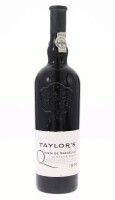 Lote 391 - PORTO TAYLOR´S VINTAGE 1996 - Garrafa de Vinho do Porto, Quinta de Vargellas, engarrafado 1998 (750ml - 20,5%vol). Nota: garrafarosos à venda por € 139. Em caixa de madeira. Consultar valor indicativo em https://encurtador.com.br/uvPkN