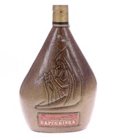 Lote 400 - AGUARDENTE CAPUCHINHA - Garrafa Grés de Aguardente Velhíssima, Capuchinha, Caves Primavera, Águeda (800ml aprox.). Nota: garrafa idêntica foi vendida por € 50 na Oportunity Leilões. Consultar valor indicativo em https://tinyurl.com/2p873bh5