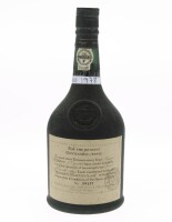 Lote 438 - PORTO CROFT 300 ANOS - Garrafa de Vinho do Porto Comemorativa do Tricentenário, Reserva Particular, Croft & Cª, Vila Nova de Gaia, (750ml). Nota: idêntica à venda por € 99. Consultar valor indicativo em https://www.garrafeiranacional.com/en/cro