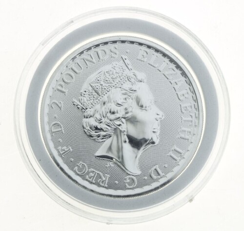 Lote 9 - GRÃ-BRETANHA, MOEDA 2 LIBRAS "BRITANIA" EM PRATA PROOF 999, ANO 2019 - Moeda de Elizabeth II de 2 Pounds 1 Ounce pure Silver 999 Britannia. Peso: 32,54 g (1.04 onça). Dim: 40 mm (diâmetro). Nota: apresentada em alvéolo próprio. Sem classificação 