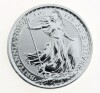 Lote 9 - GRÃ-BRETANHA, MOEDA 2 LIBRAS "BRITANIA" EM PRATA PROOF 999, ANO 2019 - Moeda de Elizabeth II de 2 Pounds 1 Ounce pure Silver 999 Britannia. Peso: 32,54 g (1.04 onça). Dim: 40 mm (diâmetro). Nota: apresentada em alvéolo próprio. Sem classificação - 3