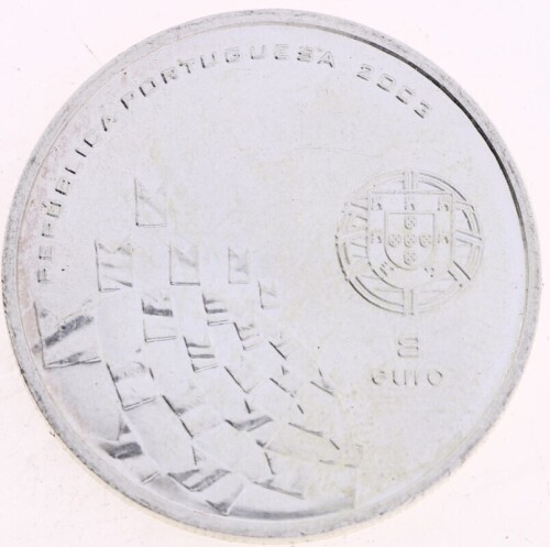 Lote 25 - PORTUGAL, MOEDA DE 8 EUROS EM PRATA 500, ANO 2003 - Moeda da República Portuguesa de 2003, "Futebol é Festa". Peso indicativo: 21 g. Dim: 36 mm (diâmetro). Nota: sem classificação atribuída pela Oportunity Leilões, cabe ao licitante atribuir a c