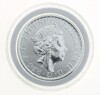 Lote 38 - GRÃ-BRETANHA, MOEDA 2 LIBRAS "BRITANIA" EM PRATA PROOF 999, ANO 2019 - Moeda de Elizabeth II de 2 Pounds 1 Ounce pure Silver 999 Britannia. Peso: 32,54 g (1.04 onça). Dim: 40 mm (diâmetro). Nota: apresentada em alvéolo próprio. Sem classificação - 4