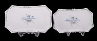 Lote 373 - LIMOGES, COVILHETES EM PORCELANA - Conjunto de 2 covilhetes rectangulares com decoração floral, marcados na base. Dim: 9x15 (maior). Nota: sinais de uso