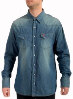 Lote 42 - Lote de 3 camisas tamanho XL de varias marcas diferentes - Camisa de ganga azul “Western” Casual Button Down Scuderia Ferrari para homem é confeccionada em 100% algodão, oferecendo conforto e durabilidade. Esta elegante camisa de ganga apresenta