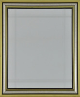 Lote 306 - ESPELHO DE PAREDE - Moldura em preto e dourado, espelho com esquadria gravada a fosco. Dim: moldura 60x72 cm. Nota: sinais de uso