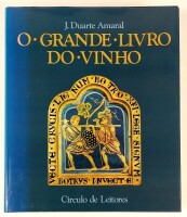 Lote 57 - O GRANDE LIVRO DO VINHO - J. Duarte Amaral, Lisboa, Círculo de Leitores, 1994. Obra extremamente informativa e ilustrada. Encadernação editorial cartonada com sobrecapa de protecção. Bom exemplar. Nota: usual desvanecimento na lombada; miolo lim