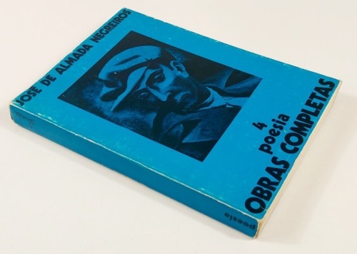 Lote 21 - POESIA - José de Almada Negreiros, Lisboa, Editorial Estampa, 1971. Magnífico aparato gráfico. Encadernação editorial em brochura. Nota: usual desgaste nas capas; miolo em óptimo estado de conservação