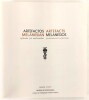 Lote 22 - ARTEFACTOS MELANÉSIOS. REFLEXÕES PÓS-MODERNISTAS. CATÁLOGO DA EXPOSIÇÃO - AAVV, Lisboa, Museu de Etnologia; IICT, 1988. Álbum ricamente documentado e ilustrado. Acondicionado em caixa arquivadora. Texto em formato bilingue: português/inglês. Ópt - 2