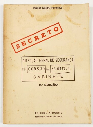 Lote 27 - GOVERNO FASCISTA PORTUGUÊS. ÚLTIMO RELATÓRIO SOBRE A SITUAÇÃO GERAL DO PAÍS DO EX-MINISTRO DO INTERIOR PARA A EX-PIDE/D.G.S. - Edições Afrodite. Obra extremamente curiosa e cáustica. Encadernação editorial em brochura. Publicação de culto da mít