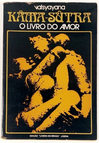 Lote 64 - KAMA-SUTRA. O LIVRO DO AMOR - Vatsyayana; posfácio de João Palma Ferreira, Lisboa, Edição «Livros do Brasil», 1974. Ilustrações intercaladas no texto. Capa de Manuel Dias. Encadernação editorial em brochura. Miolo limpo. Nota: lombada descolada;