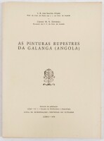 Lote 67 - AS PINTURAS RUPESTRES DA GALANGA (ANGOLA) - J. R. Santos Júnior; Carlos Ervedosa, Lisboa, Lisboa, Junta de Investigações Científicas do Ultramar, 1968. Ricamente documentado. Conserva o desenho desdobrável. Em brochura. Raro. Nota: marginais ves