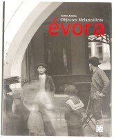 Lote 105 - ÉVORA. OBJECTOS MELANCÓLICOS - Carmen Almeida, Lisboa, Caleidoscópio, 2005. Rico aparato fotográfico. Encadernação editorial cartonada,de grande formato, conservando a respectiva sobrecapa de protecção. Óptimo exemplar. Miolo limpíssimo. Obra e