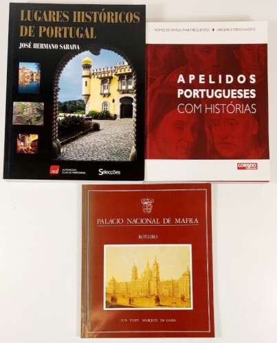 Lote 130 - PALÁCIO NACIONAL DE MAFRA, ROTEIRO; APELIDOS PORTUGUESES COM HISTÓRIAS; LUGARES HISTÓRICOS DE PORTUGAL. 3 OBRAS - Luís Filipe Marques da Gama, Lisboa; Mafra, ELO, 1985. Profusamente ilustrado. Texto: português, francês, inglês e alemão; AAVV, L