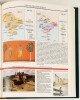 Lote 143 - HISTÓRIA UNIVERSAL + ATLAS HISTÓRICO. 5 TOMOS - AAVV, Lisboa, Círculo de Leitores, 1989-1990. 4 volumes + atlas histórico, extremamente informativos e ilustrados. Encadernações editoriais em percalina preta com gravações a ouro nas lombadas, co - 3