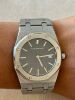 Lote 1 - AUDEMARS PIGUET, RELÓGIO DE PULSO - Modelo Royal Oak Ref. 56175ST, original. Caixa em Aço com 33 mm e bracelete em aço. Movimento automático. Mostrador azul com marcadores e data às 3 horas. Em venda no Chrono24 por €17.000. Nota: de aproximadame