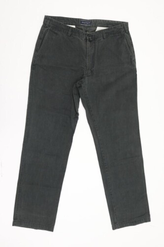 Lote 64 - GANT CHINO, CALÇAS DE HOMEM - Made in Portugal, modelo em tecido de algodão de tom verde, com fecho. Tamanho 38/34