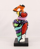 Lote 50 - ESCULTURA ARTE CONTEMPORÂNEA - Escultura "Sweety" da série Depe numerada 6/200, da prestigiada Juliani Collection, feita em resina e pó de pedra, com pintura exclusiva, escultura de série limitada. Dim: 40x17x17 cm