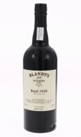 Lote 1 - MADEIRA BLANDY'S BUAL 1920 - Garrafa de Vinho da Madeira, Bual 1920, Bottled in 2006, Madeira Wine Company, Funchal, Madeira, (750ml - 21%vol.). Nota: garrafa idêntica à venda por € 1.990. Consultar valor indicativo em https://www.garrafeiranacio