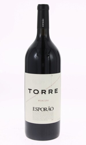 Lote 8 - TORRE DO ESPORÃO 2011 MAGNUM - Garrafa Magnum de Vinho Tinto, Alentejo DOC 2011, numerada 028/290, Esporão S.A., (1500ml - 14,5%vol.). Nota: garrafa idêntica á venda por € 717,31. Consultar valor indicativo em https://www.winespiritus.com/pt/vinh