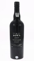 Lote 13 - PORTO DOW'S VINTAGE 2007 - Garrafa de Vinho do Porto, Vintage 2007, Bottled in 2009, Symington Family Estates, Porto, (750ml - 20%vol.). Nota: garrafa idêntica à venda por € 295. Consultar valor indicativo em https://www.garrafeiragenuina.pt/pt/