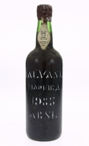 Lote 23 - MADEIRA ABSL MALVASIA 1985 - Garrafa de Vinho da Madeira, "Canteiro", Malvasia 1985, engarrafado em 1998, Artur de Barros e Sousa Lda, Funchal, Madeira, (750ml - 18%vol.). Nota: garrafa com um valor m+edio de venda de € 300. Consultar valor indi